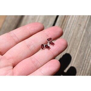 Garnet earrings in 925 sterling silver